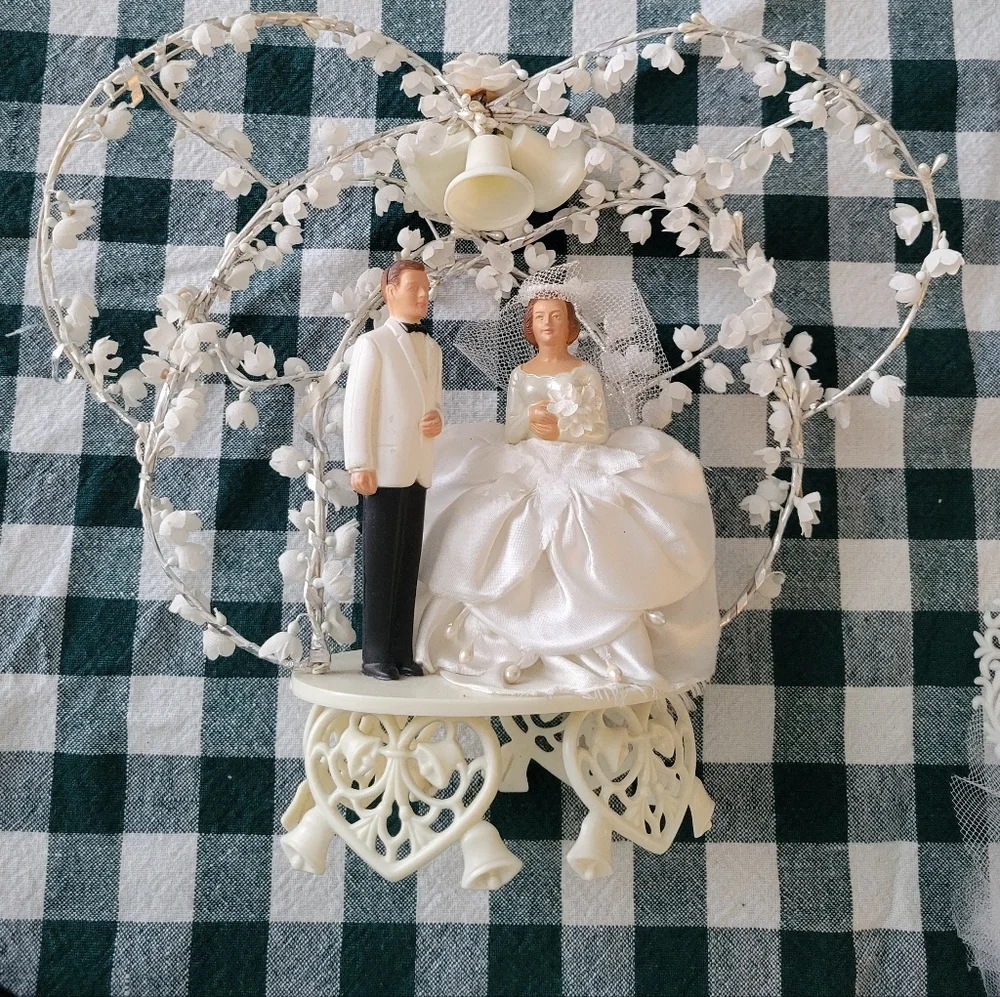Elegant Wedding Cake Toppers Set - White